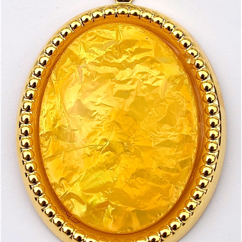GASOLINE GLAMOUR YELLOW ACRYLIC OPAL NECKLACE